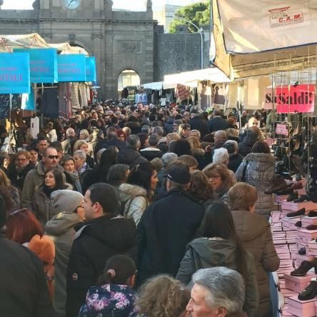 Il Mercato de Gli Ambulanti di Forte dei Marmi a Perugia domenica 3 aprile 2016